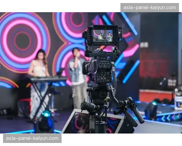 通讯:一场普通联赛的全球触达——跟随卫星信号车与制播团队记录海外转播全流程 通讯:一场普通联赛的全球触达——跟随卫星信号车与制播团队记录海外转播全流程